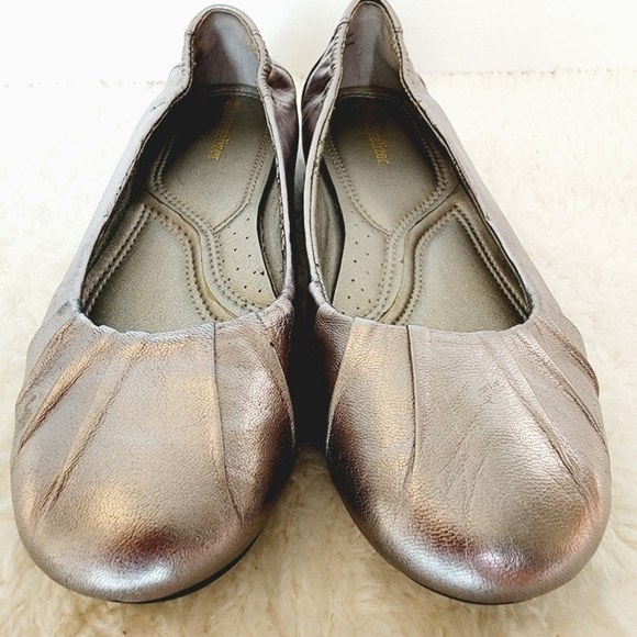 [7] Naturalizer Pewter Landry Flat - Picture 2 of 9